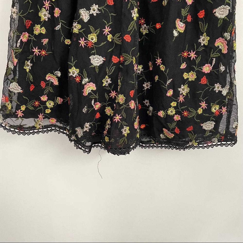 Honey Punch Floral Romper Size Small - Picture 4 of 5